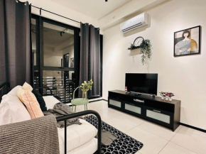 Sea & City View New Condo in Georgetown 3br 10 pax